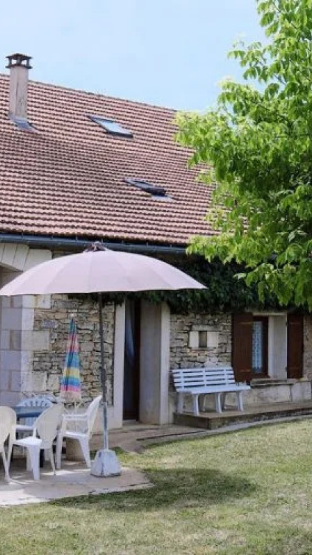 alt=Gîte au cœur de la nature en Dordogne avec piscine, barbecue, jardin et grande capacité à Cubjac.
