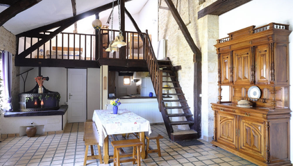 alt=Gîte grande capacité à Cubjac, Dordogne, avec piscine, barbecue et jardin pour des vacances nature en famille ou en groupe