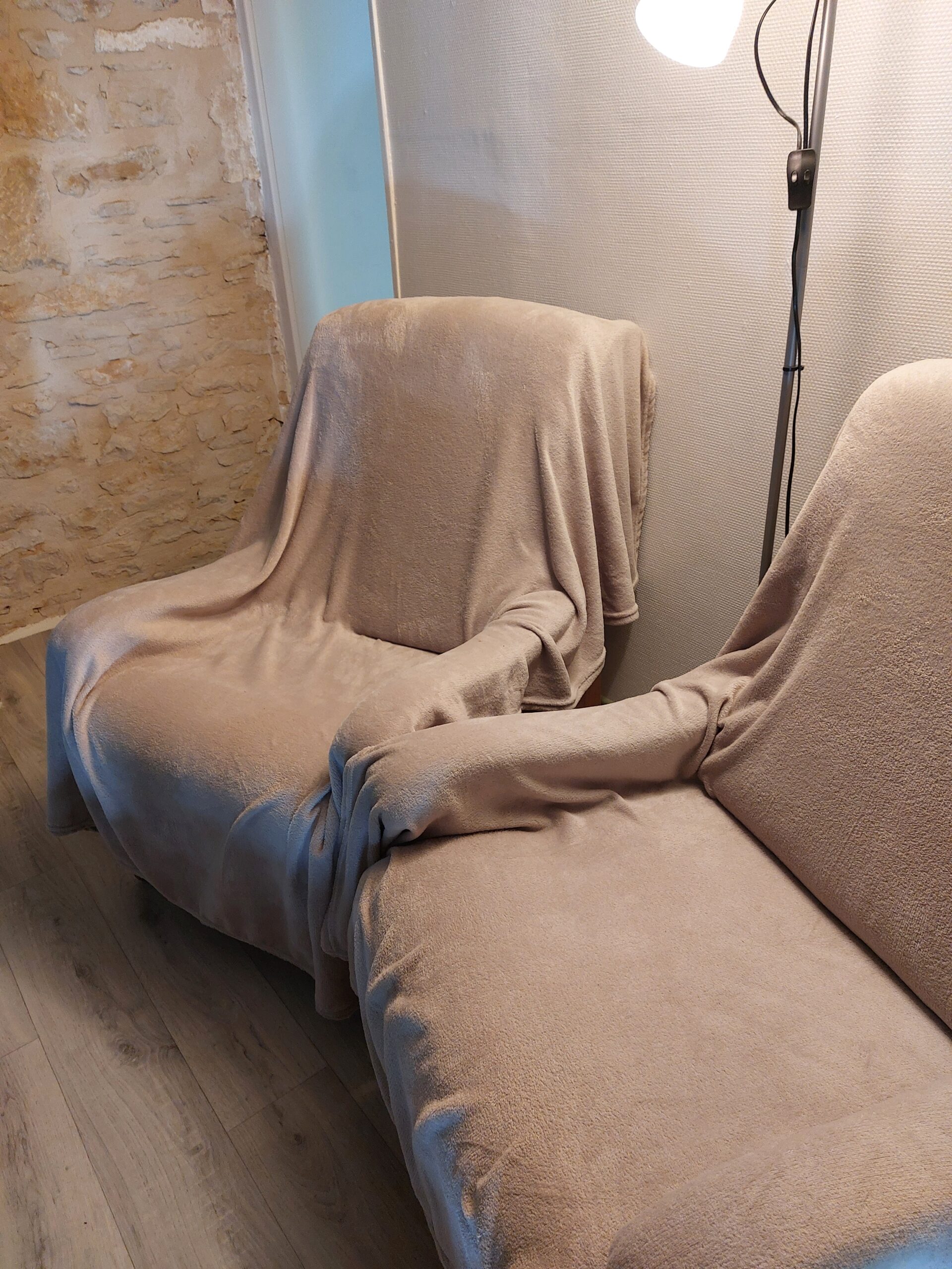 Chambre avec décoration soignée
